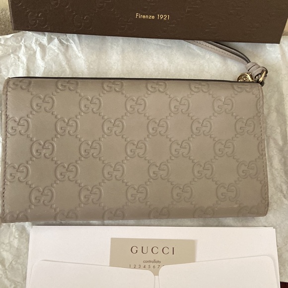 Gucci - Picture 4 of 11